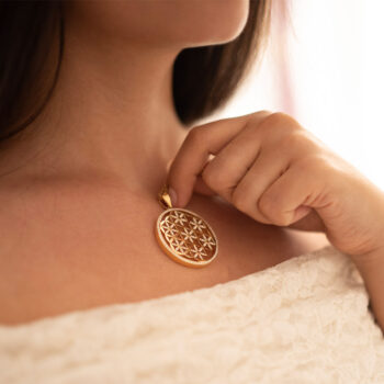 Pandantiv Floarea Vieții din aur 14K sau 18K, 13.87 g, cu 210 diamante F Color, claritate VVS-VS1 (1.379 ct). Piesa supremă a colecției.
