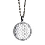 Pandantiv Floarea Vieții din aur alb 14K sau 18K, 4.71 g, cu 50 diamante G-SI1 (0.309 ct). Simbol al geometriei sacre, armoniei și vitalității.