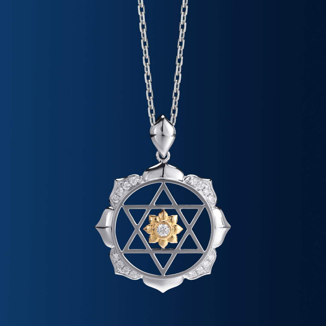 Pandantiv-Kamalatmika-cu-17-diamante-naturale-3 Pandantiv Kamalatmika din aur 14K sau 18K bicolor, 5.86 g, cu 16+1 diamante G Color, claritate VS/SI1 (~0.175 ct). Simbol al abundenței și prosperității.