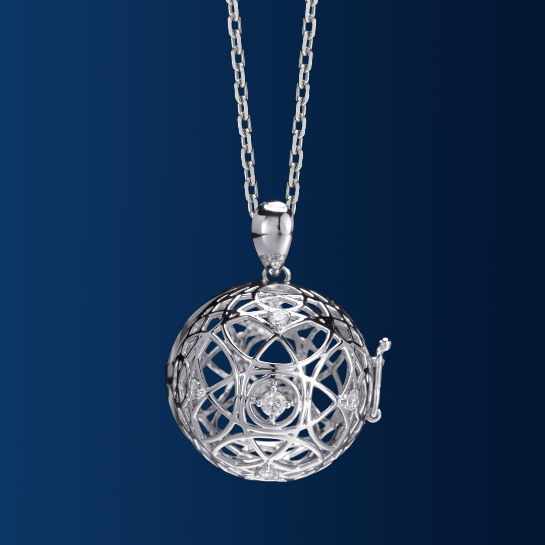 Pandantiv-Mahashakti-din-aur-alb-cu-5-diamante-naturale-3 Pandantiv Sfera Mahashakti din aur alb 14K sau 18K, 4.20 g, cu 4+1 diamante G Color, claritate VS/SI1 (~0.097 ct). Simbol al energiei feminine primordiale.
