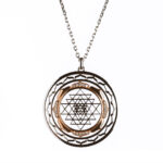 Pandantiv Tripura Sundari din aur 14K sau 18K alb și roz, 5.70 g, cu 20 diamante G Color, claritate VS (0.091 ct). Simbol al frumuseții și iubirii divine.