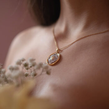Pandantiv Shambala din aur 14K sau 18K galben și alb, 6.84 g, cu 83 diamante G Color, claritate VS/SI1 (0.419 ct). Simbol al păcii și armoniei interioare.